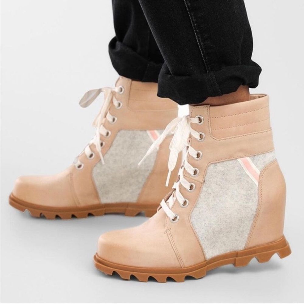 Sorel Women's Joan of Arctic Wedge III Lexie Bootie - Taffy/Gum Size 8:5